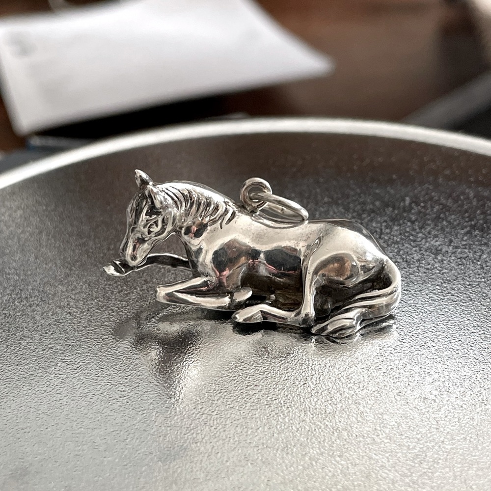 Sterling silver 3d laying down horse pendant 925